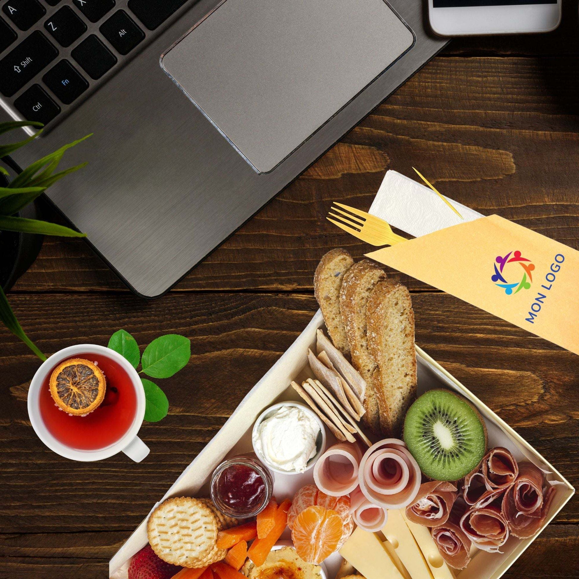 Kit couverts bambou personnalisé avec serviette en papier, écologique et biodégradable.