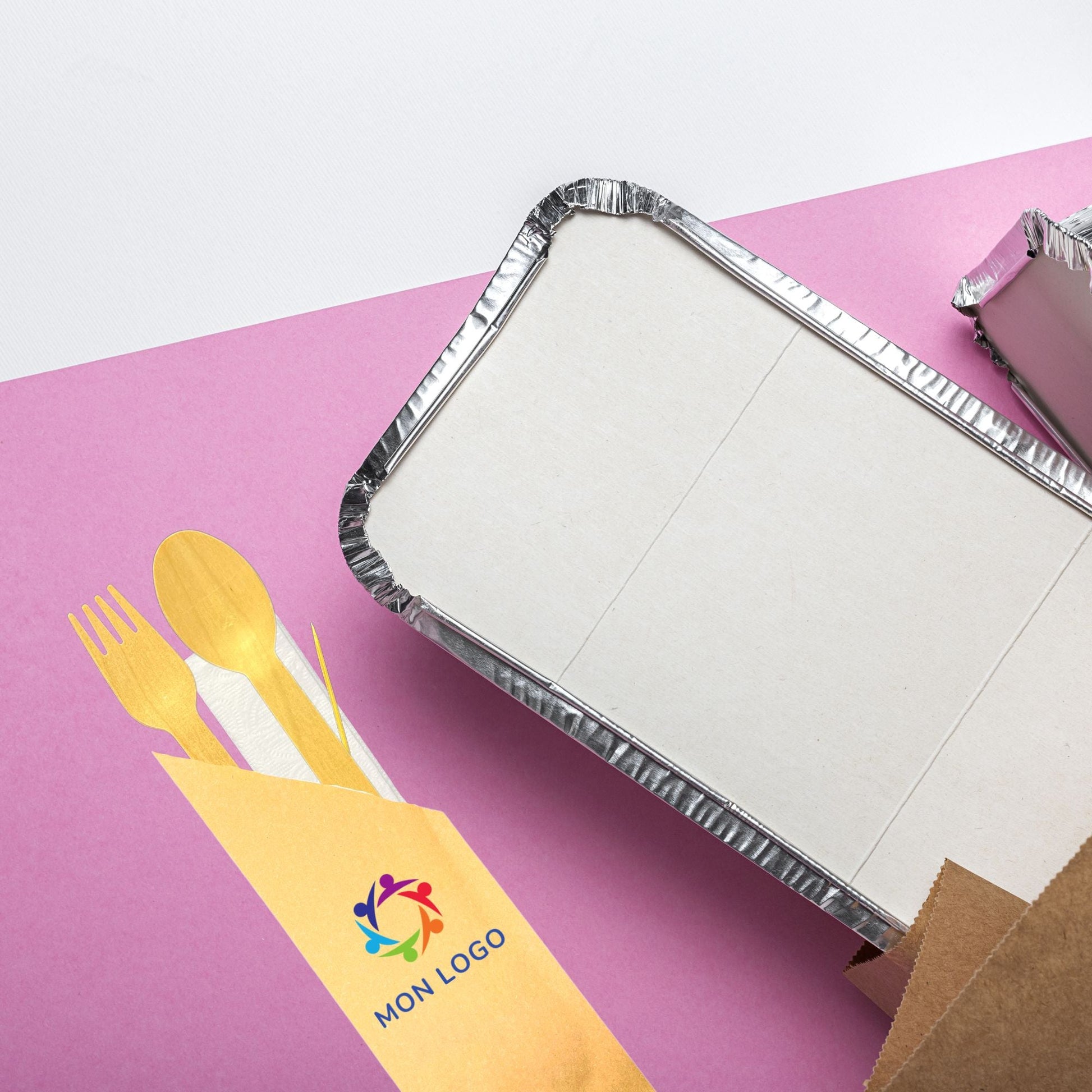 Kit couverts bois personnalisé avec cuillère, fourchette, cure-dents, serviette en papier, biodégradable et écologique.