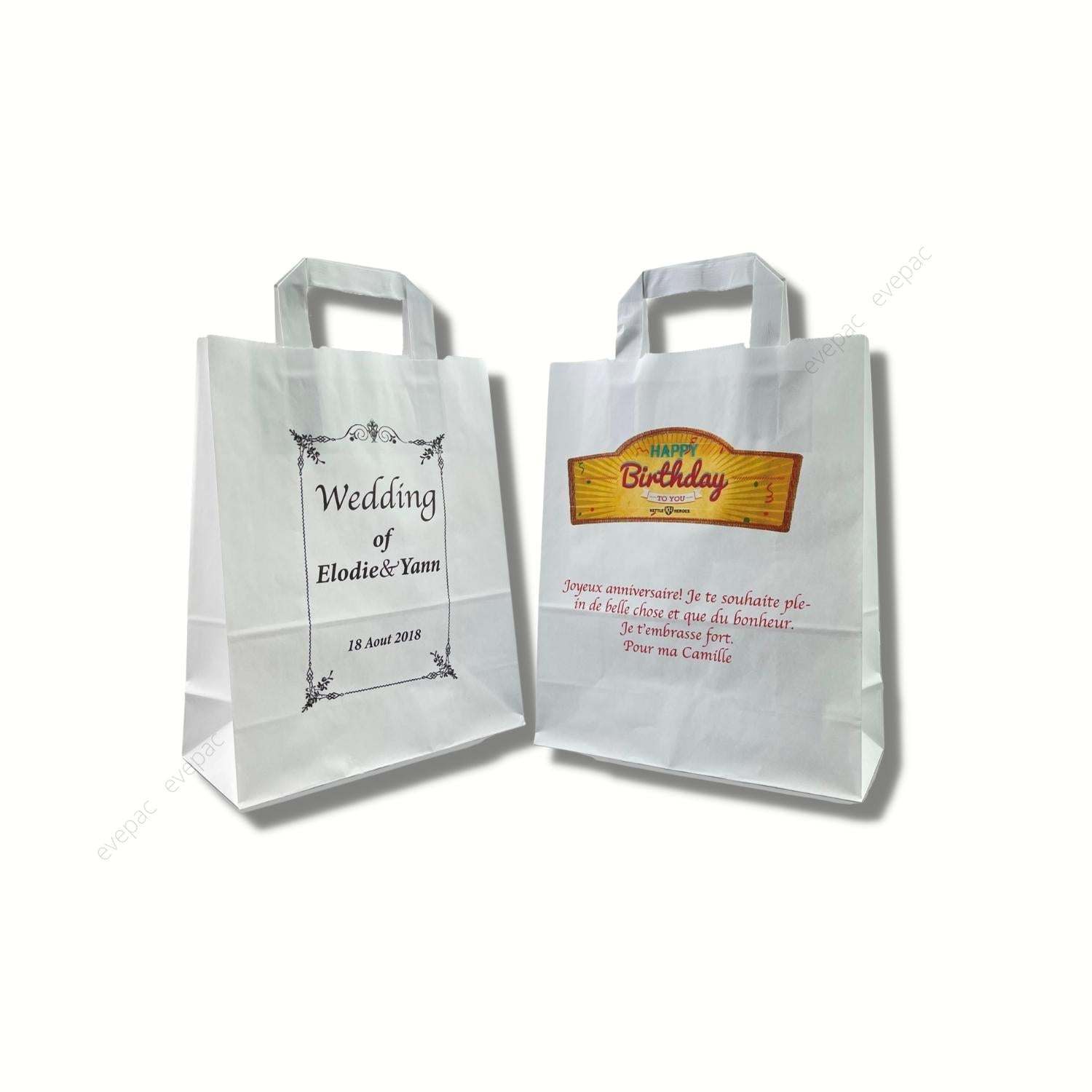 Sac en papier kraft blanc personnalisable avec poignées plates, idéal pour commerces et cadeaux, recyclable et apte au contact alimentaire.